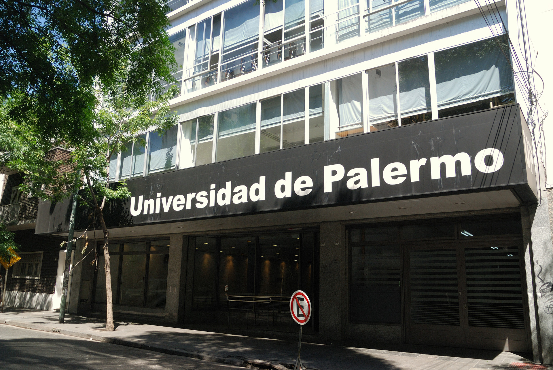 Fachada de la Universidad de Palermo, Argentina