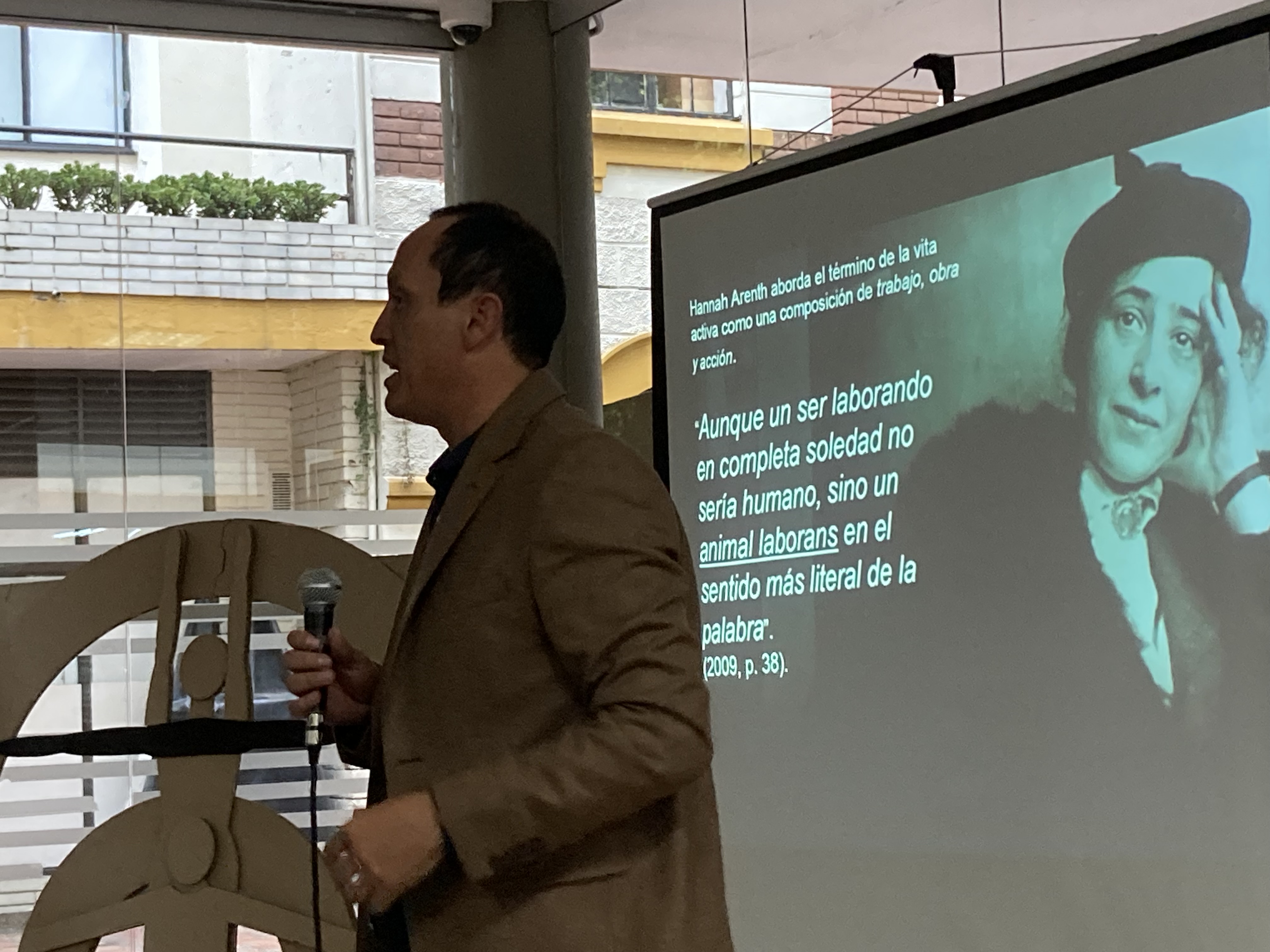 Presentación de PH. Jaime Cortés, invitado a la Semana FACU de la Universidad de La Salle