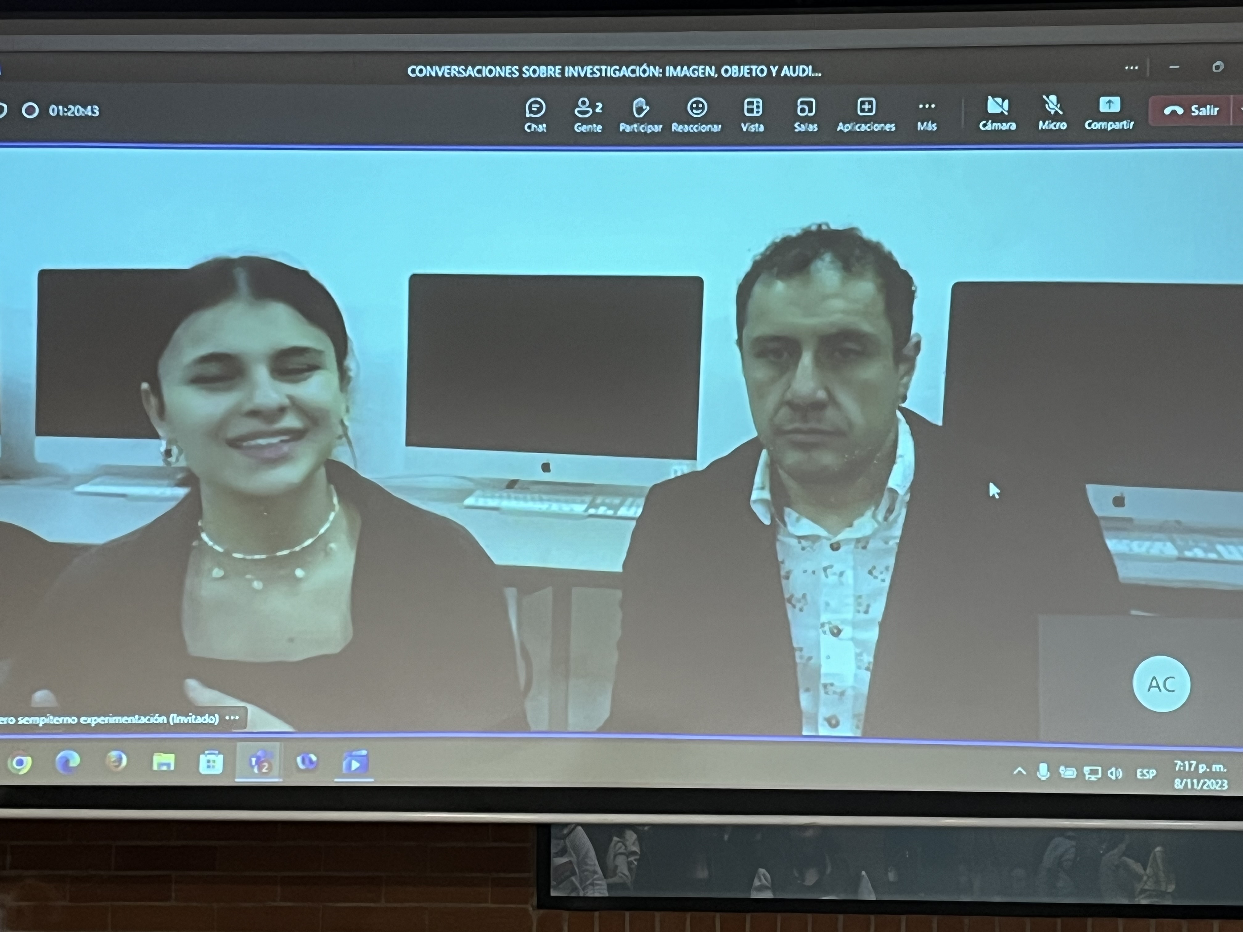 conversatorio de investigación – creación. Intervención del profesor: Fabián Gómez, del programa Realización Audiovisual y la estudiante Natalia Ospina