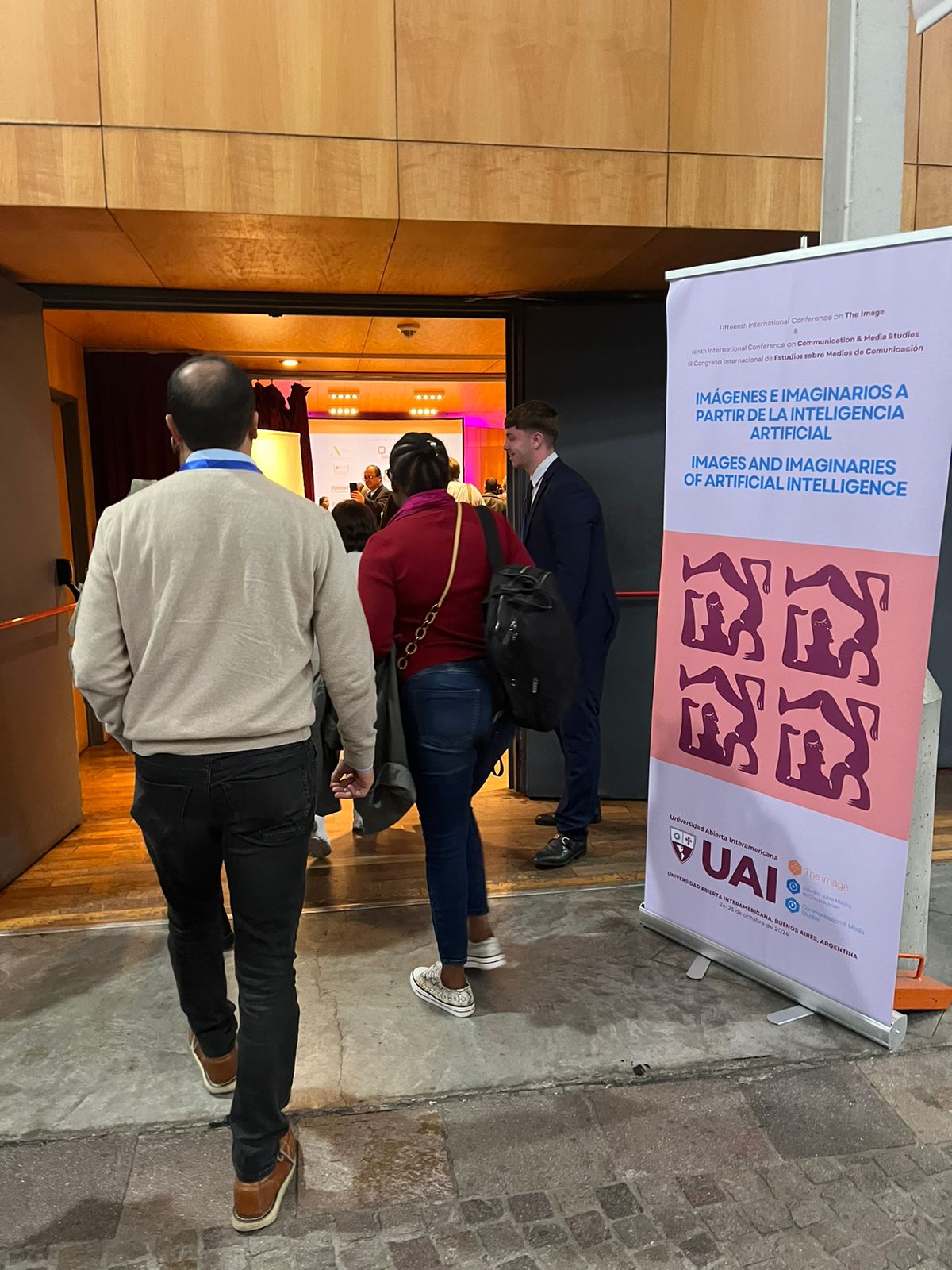 Entrada Auditorio Ipara innagurar el evento imágenes e imaginarios a partir de la inteligencia artificial