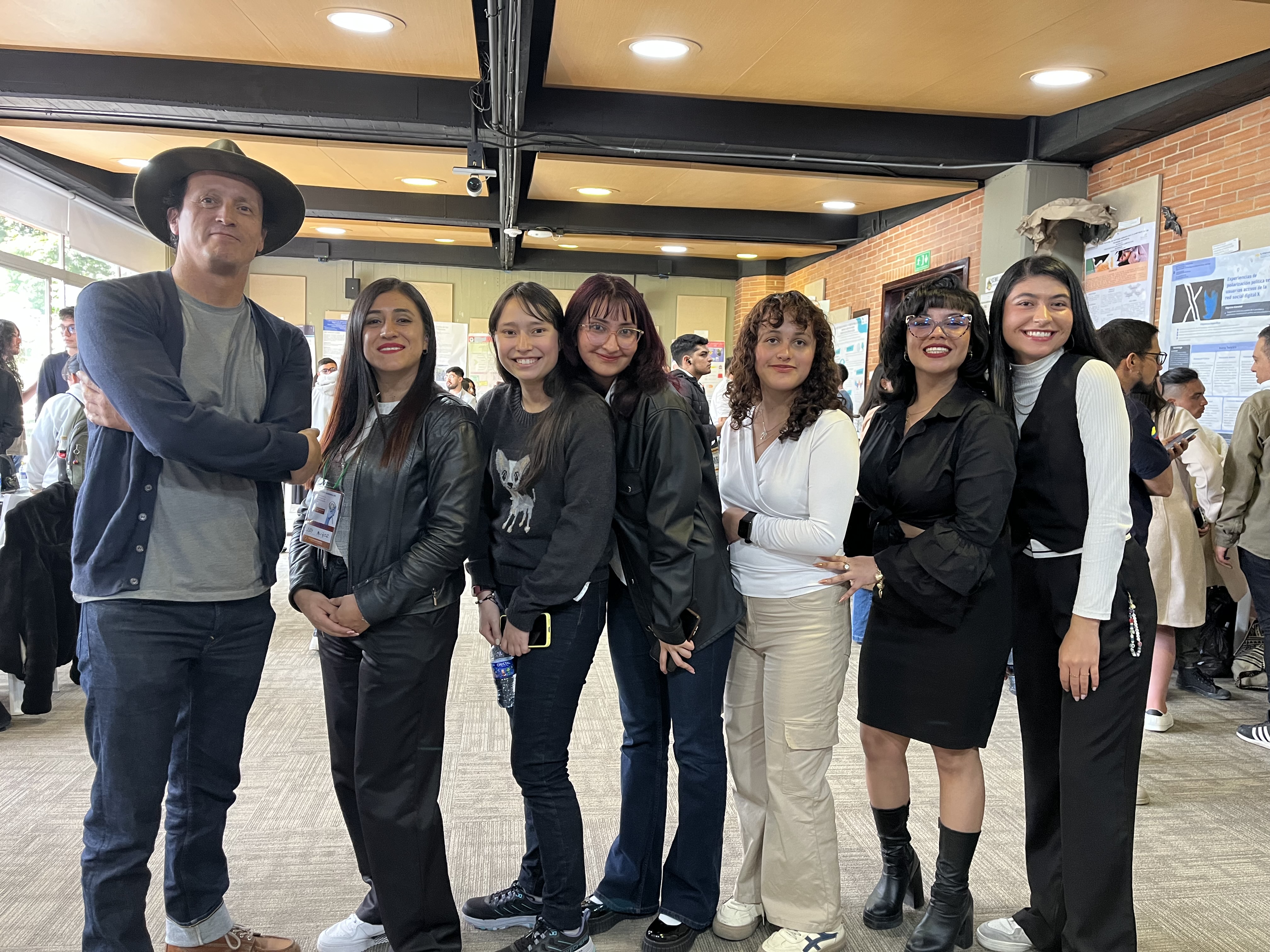 Presentación de Semillero,  equipo donde aparece Jaime, Angélica, Gisel, Nicol, Madelen, Daniela y Daniela